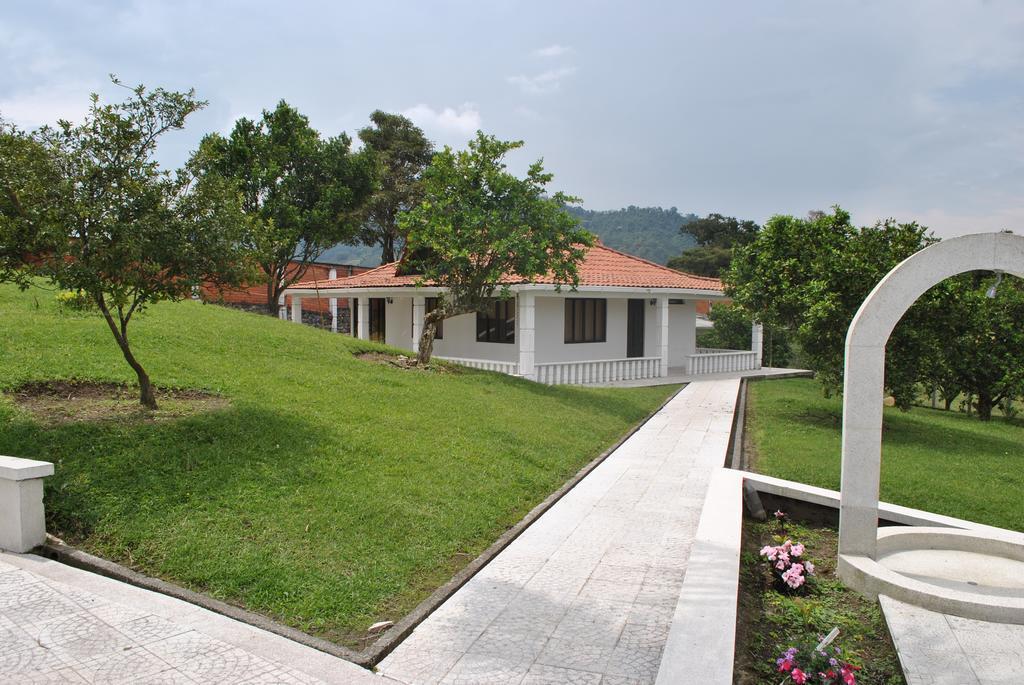 Hostal Don Bernardo Santa Rosa De Cabal Esterno foto