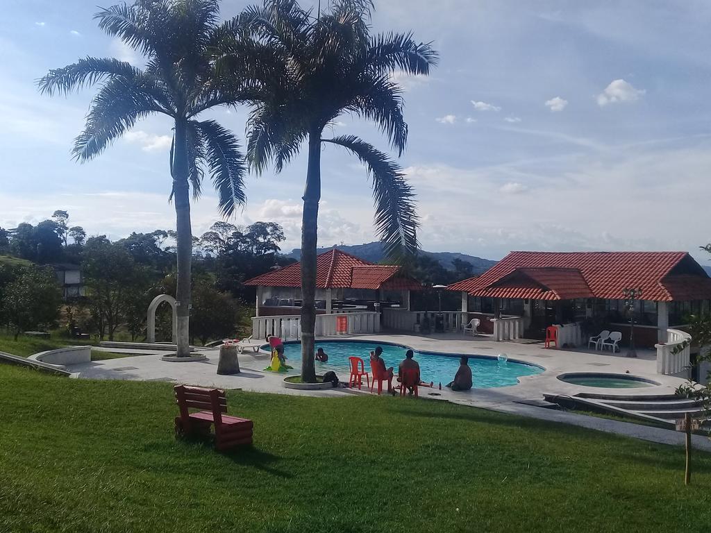 Hostal Don Bernardo Santa Rosa De Cabal Esterno foto